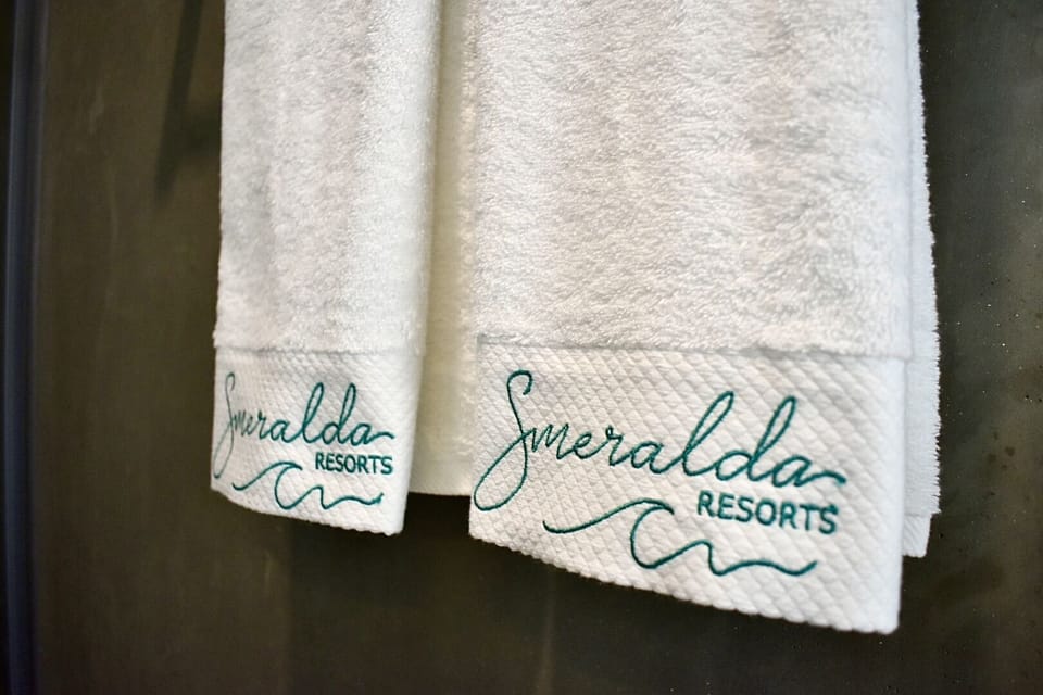 Deluxe Double Room, Balcony, Ocean View | Bathroom | Shower, rainfall showerhead, free toiletries, hair dryer