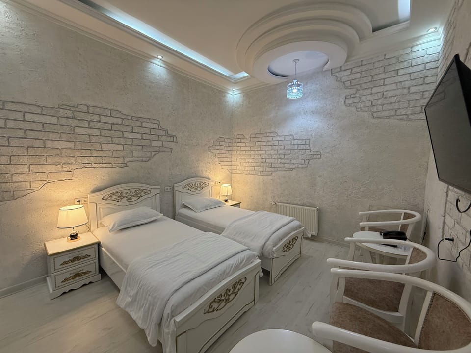 Superior Quadruple Room | Desk, laptop workspace, soundproofing, WiFi (free)