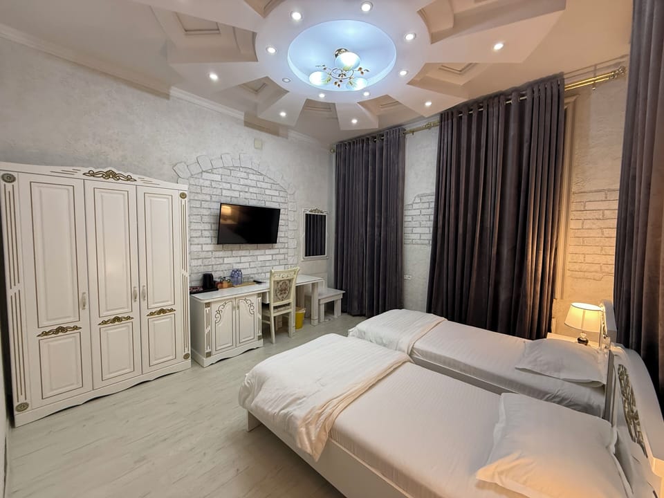 Superior Quadruple Room | Desk, laptop workspace, soundproofing, WiFi (free)