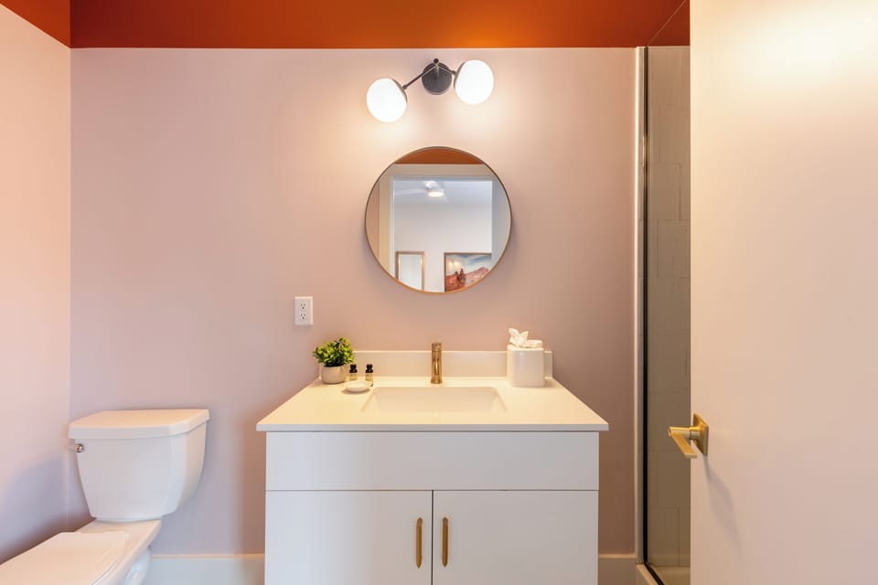 Primary bedroom's ensuite bathroom.