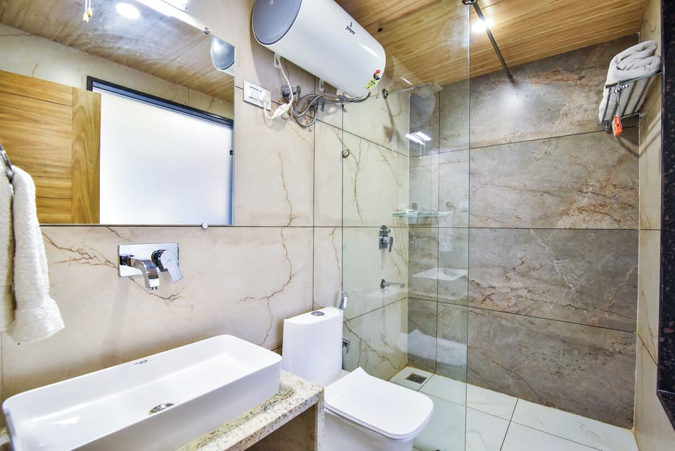 Shower, bidet, towels