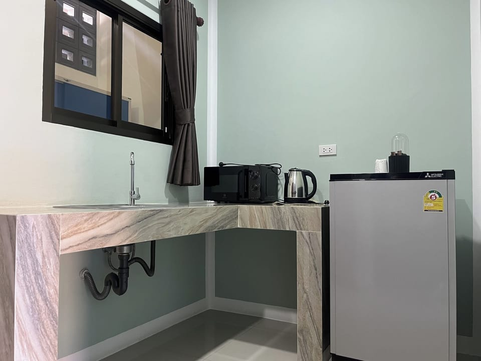 Standard Double Room | In-room safe, desk, WiFi (free), bed sheets