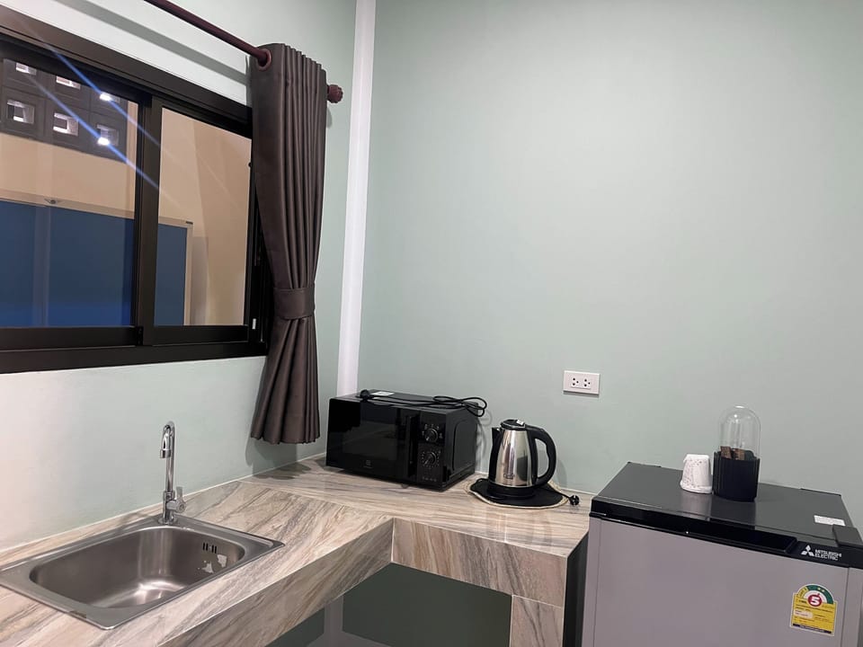 Standard Double Room | In-room safe, desk, WiFi (free), bed sheets