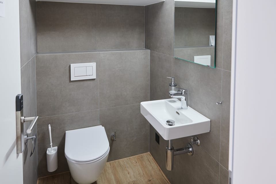Standard Double or Twin Room | Bathroom | Towels