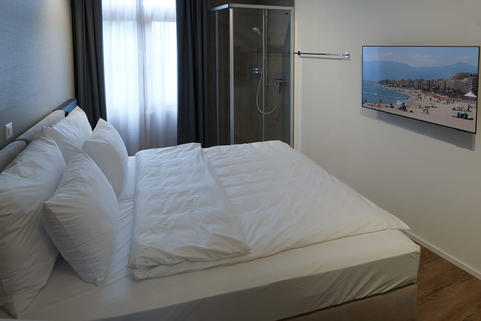 Desk, free WiFi, bed sheets