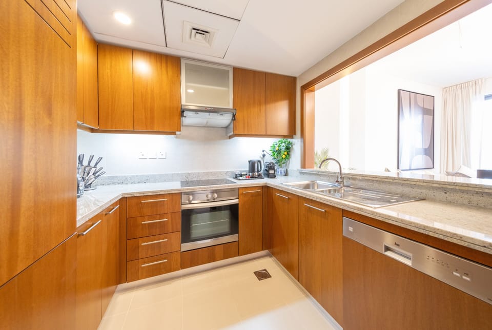 Luxury Apartment, 2 Bedrooms, Non Smoking, City View | Private kitchen | Fridge, microwave, oven, stovetop