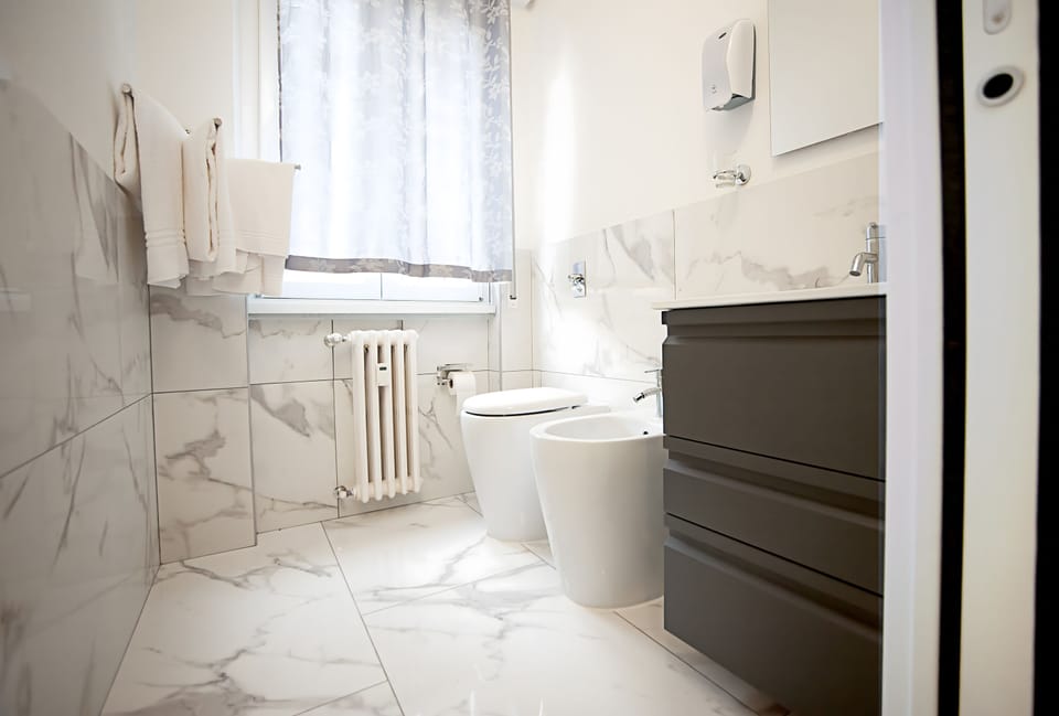 Basic Double Room, Garden View | Bathroom | Shower, hair dryer, bidet, towels