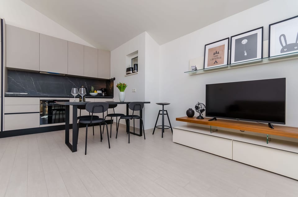 Apartment (A2) | Private kitchen | Fridge, microwave, oven, stovetop