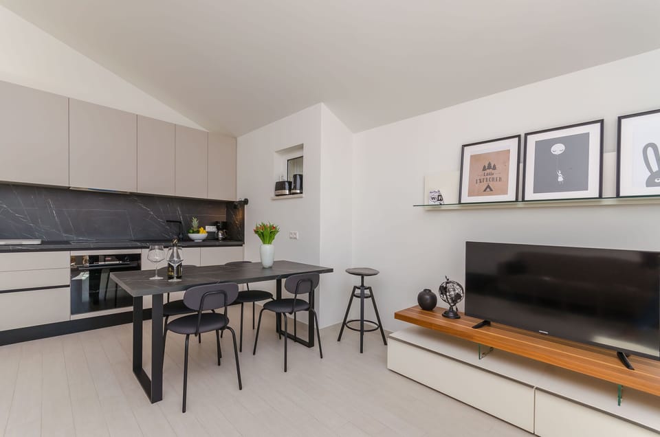 Apartment (A2) | Private kitchen | Fridge, microwave, oven, stovetop