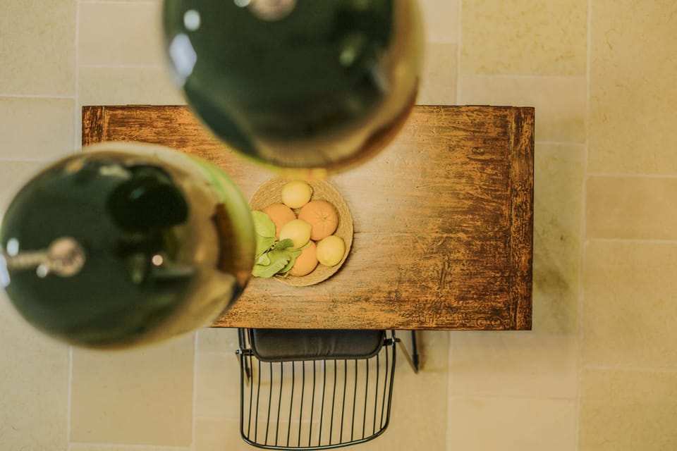 Traditional Apartment, 1 Queen Bed with Sofa bed | Living area | 32-inch flat-screen TV with cable channels