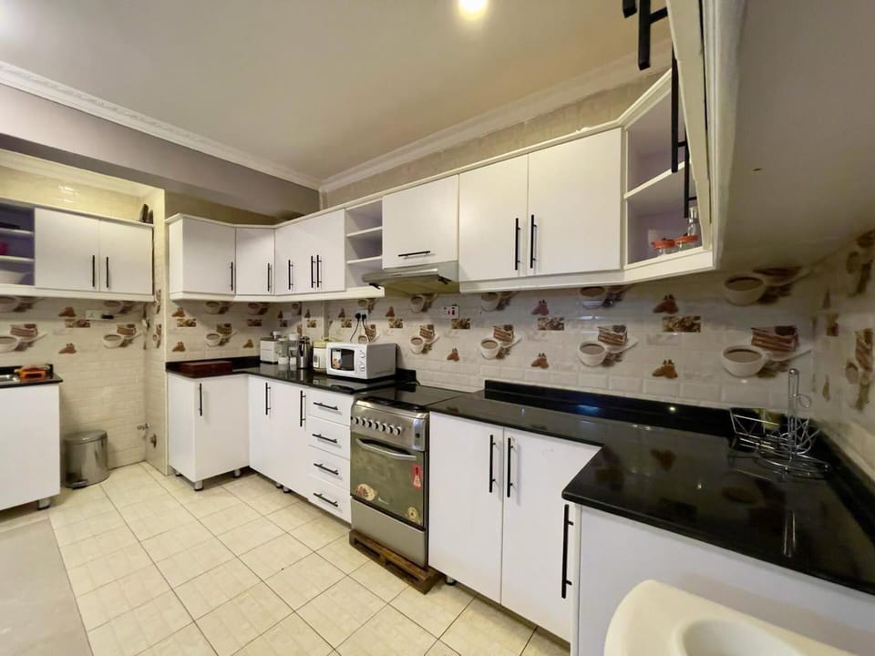 Apartment | Private kitchen | Fridge, microwave, oven, stovetop