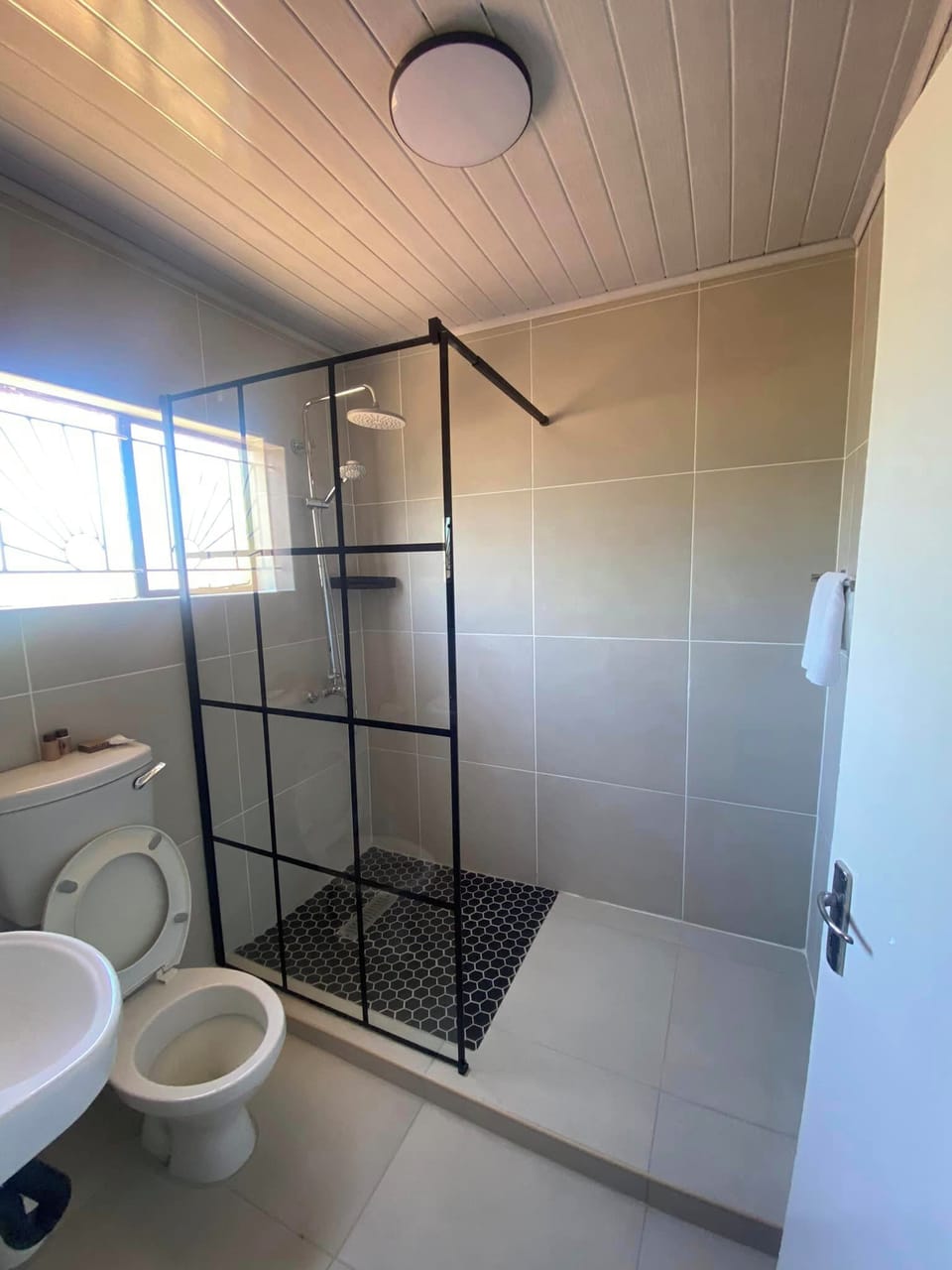 Deluxe Double Room, Patio, Garden View | Desk, laptop workspace, iron/ironing board, WiFi (free)
