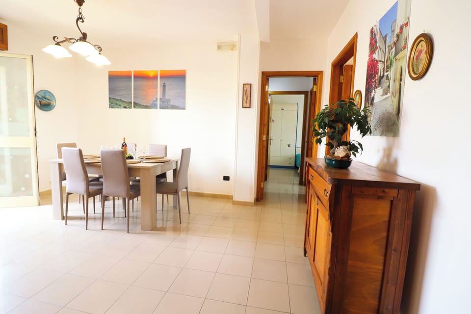 House, 2 Bedrooms, Smoking, Balcony | Dining