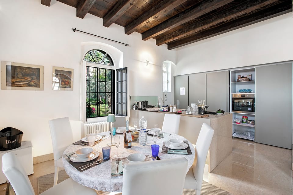 Family Villa, Multiple Bedrooms, Lakeside (Villa Schlosser Lake Front & Private) | Dining