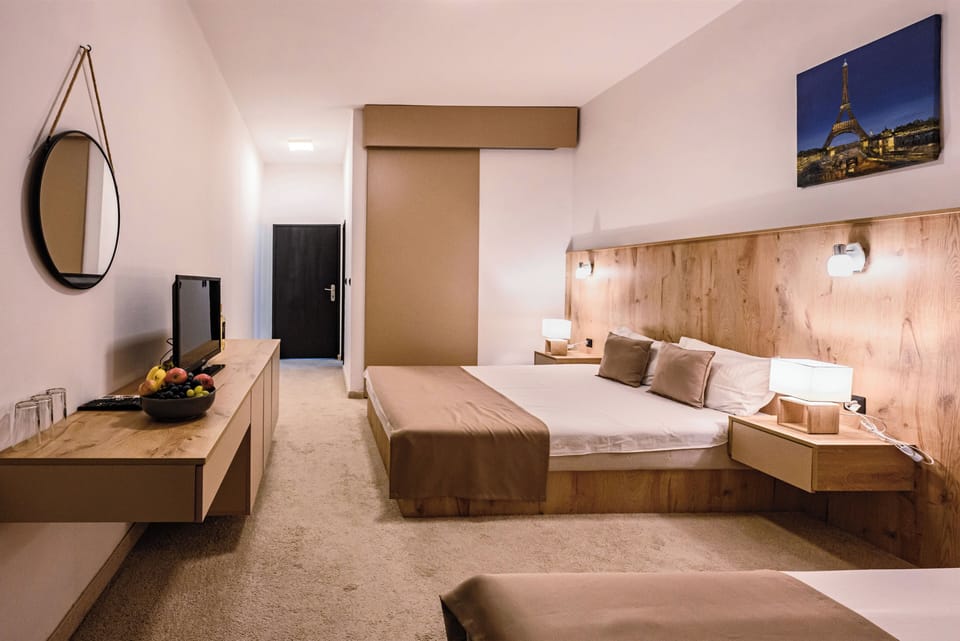 Panoramic Triple Room | Soundproofing, travel crib, free WiFi, bed sheets