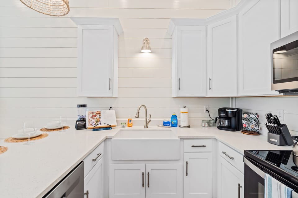 Fully equipped kitchen with stainless steel appliances and all the essentials for cooking an amazing meal!