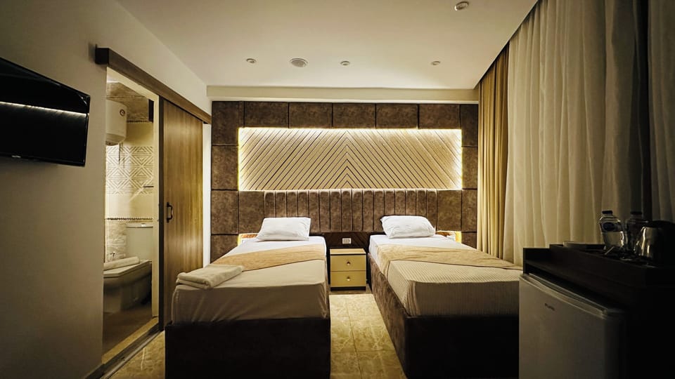 Luxury Double or Twin Room, 1 Bedroom | Egyptian cotton sheets, premium bedding, down comforters