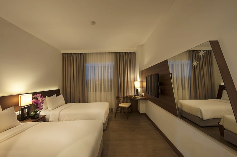 Deluxe Twin Room | Minibar, in-room safe, desk, free WiFi