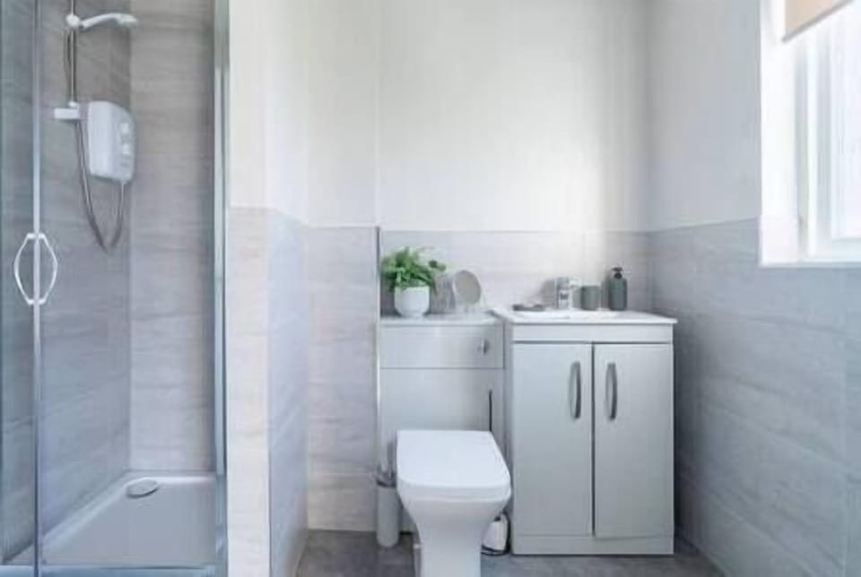 Stunning ensuite newly renovated in 2024.