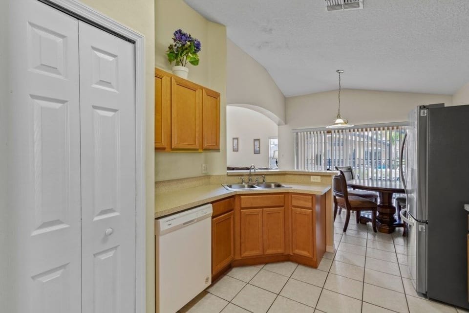 Villa, 5 Bedrooms | Private kitchen