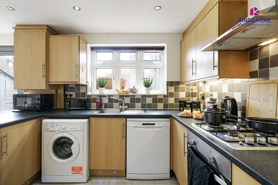 Who's cooking?  XL  Air fryer also present 