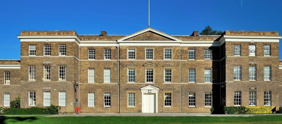 We're just a short walk way from Leicester University! Our apartment is a convenient place to stay when visiting your kids who study at this famous university.