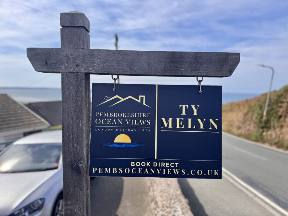 Ty Melyn No.2 Newgale – Look for our distinctive roadside sign as you arrive at your seaside retreat – tucked between countryside and coast.