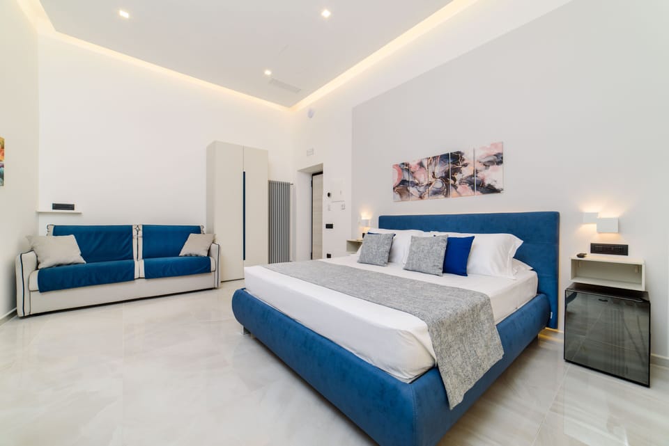 Deluxe Room, Non Smoking | Frette Italian sheets, premium bedding, down comforters