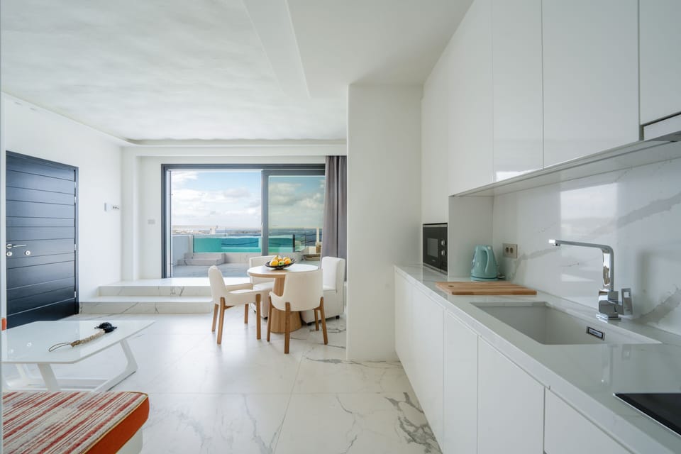 Suite with Private Pool | 1 bedroom, premium bedding, soundproofing, WiFi (free)