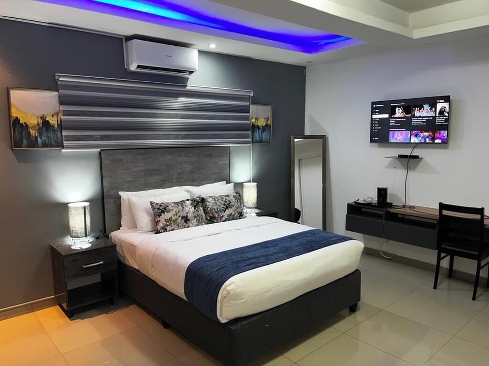 Executive Room | Iron/ironing board, WiFi (free)