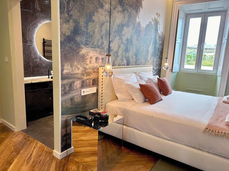 Deluxe Superior Room | Desk, laptop workspace, soundproofing, free WiFi