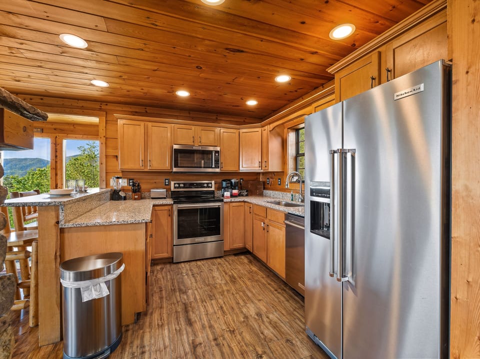Full kitchen
