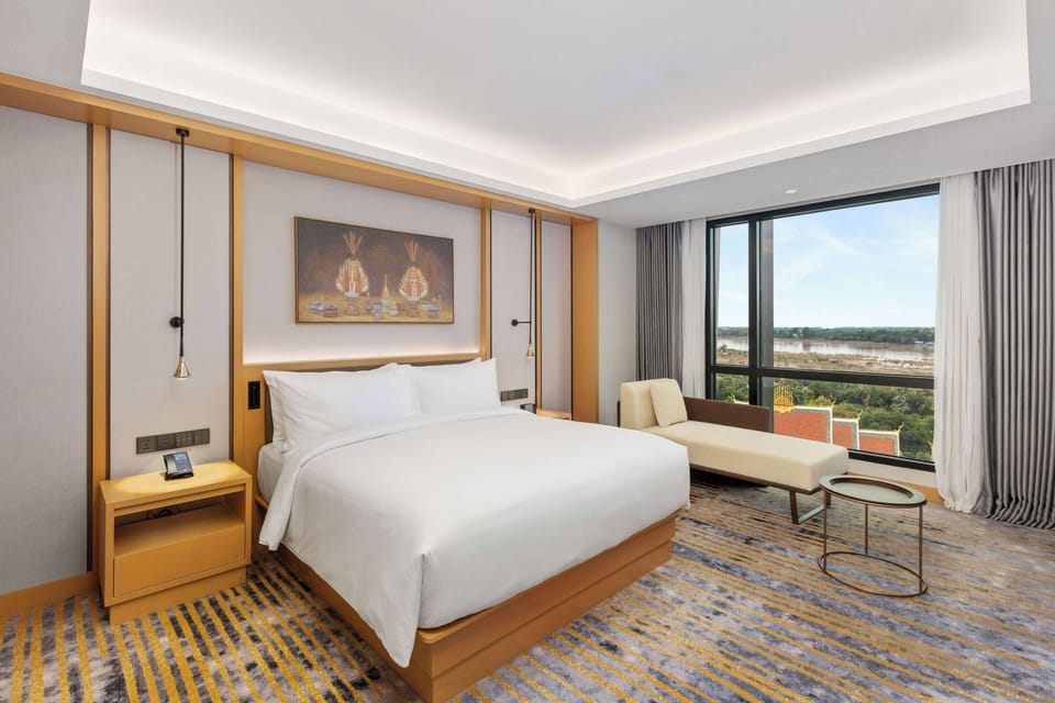 Premium Suite, 1 King Bed | Down comforters, minibar, in-room safe, desk