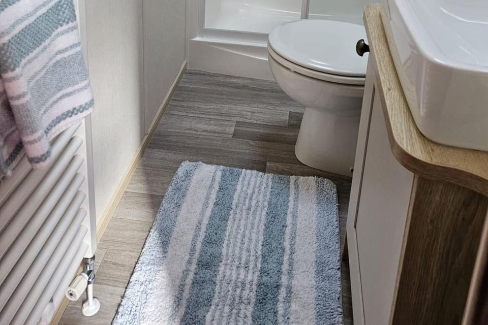Shower, towels