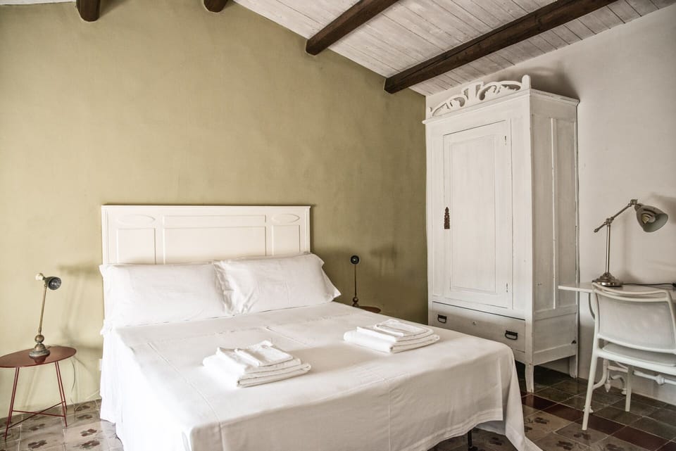 1 bedroom, Egyptian cotton sheets, premium bedding, pillowtop beds