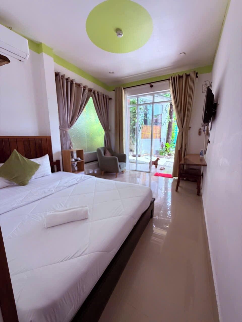 Standard Room | Minibar, desk, blackout drapes, soundproofing