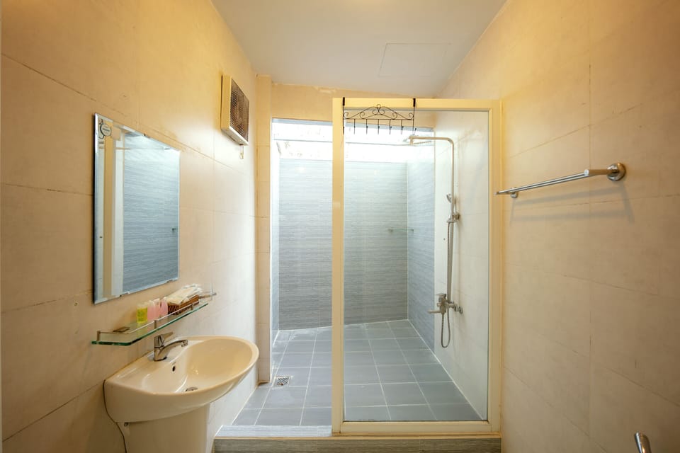 Family Room, Garden View | Bathroom | Shower, free toiletries, hair dryer, slippers