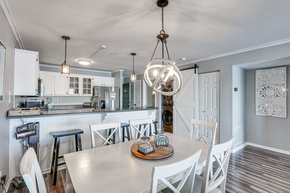 Dining | Dishware & Flatware Provided
