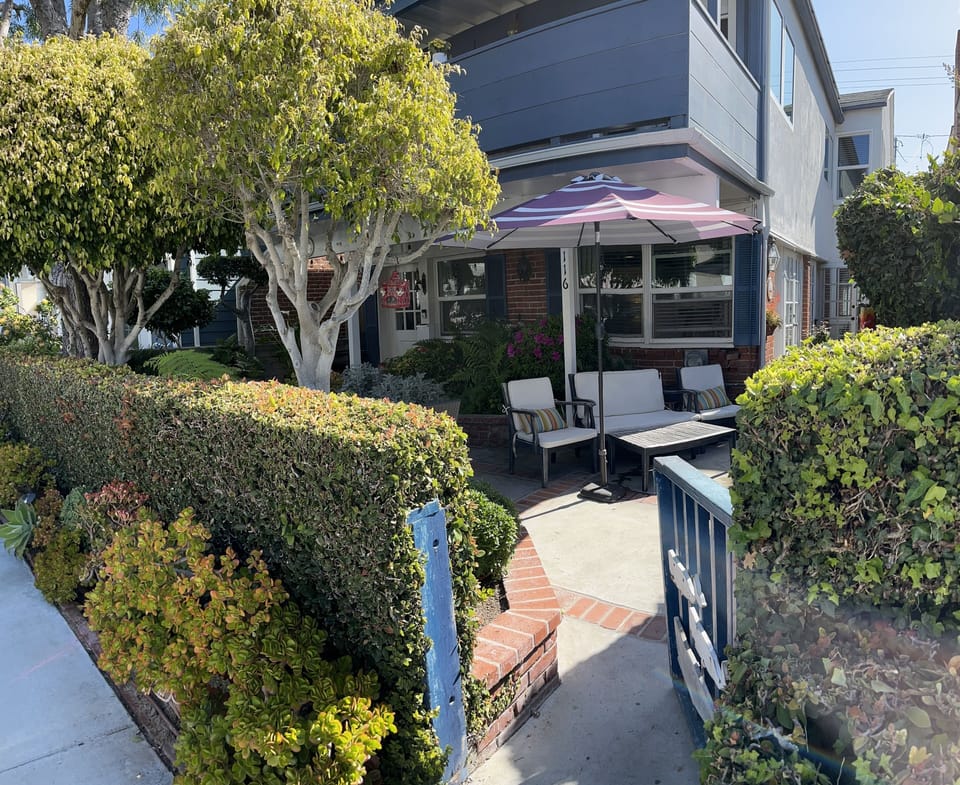 Open the gate and walk 15 seconds to the beach!