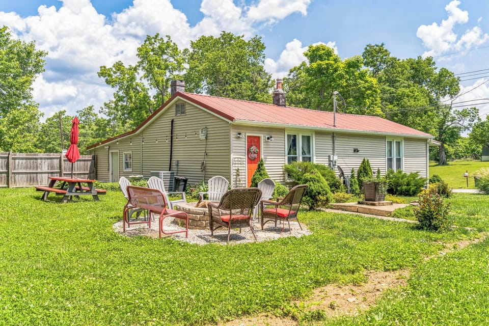 Private Yard with Fire Pit and Games