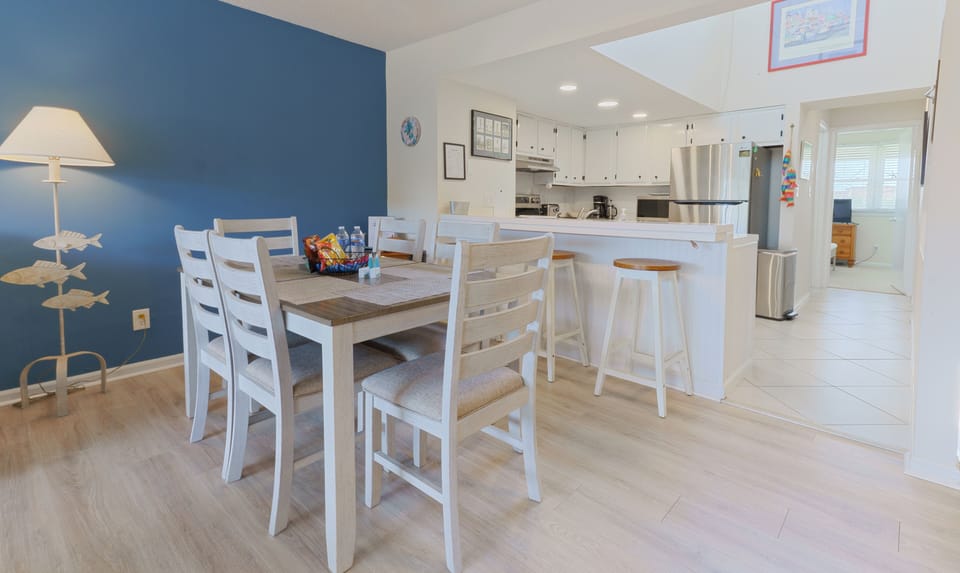 Dining area into kitchen 