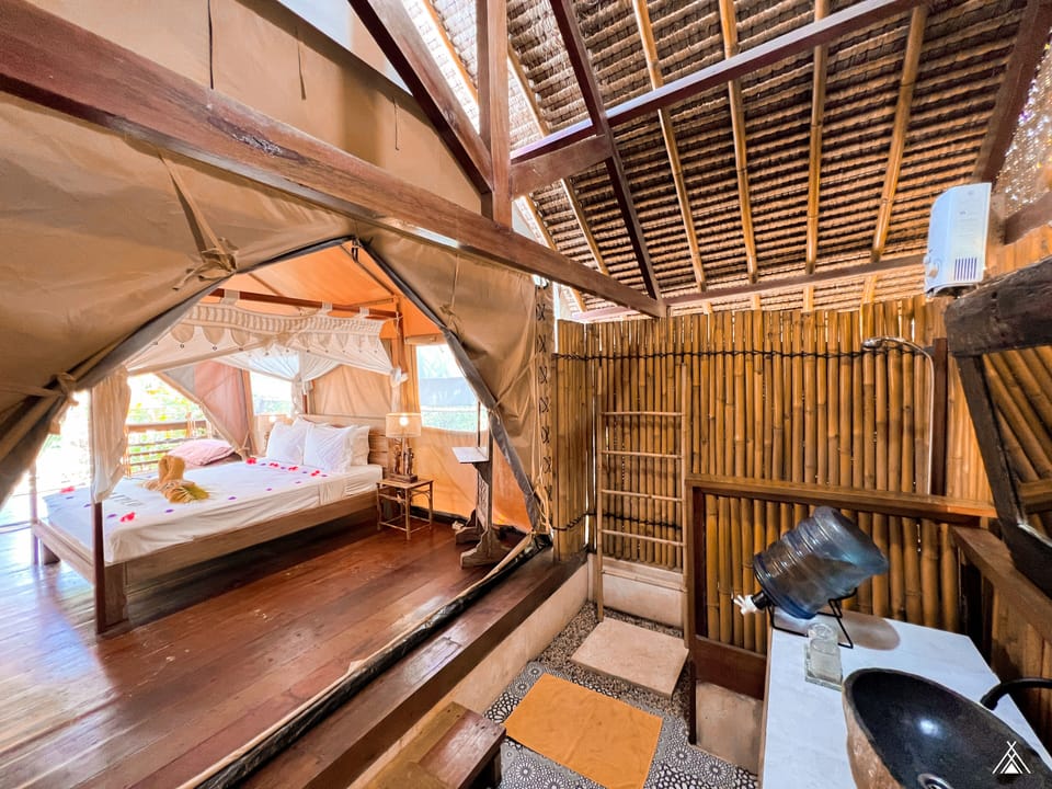 Luxury Tent, 1 Bedroom, Private Bathroom | Bathroom | Shower, free toiletries, hair dryer, towels