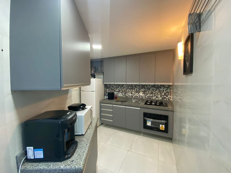 Basic Apartment | Private kitchen | Fridge, microwave, cookware/dishes/utensils