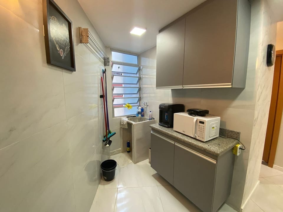Basic Apartment | Private kitchen | Fridge, microwave, cookware/dishes/utensils