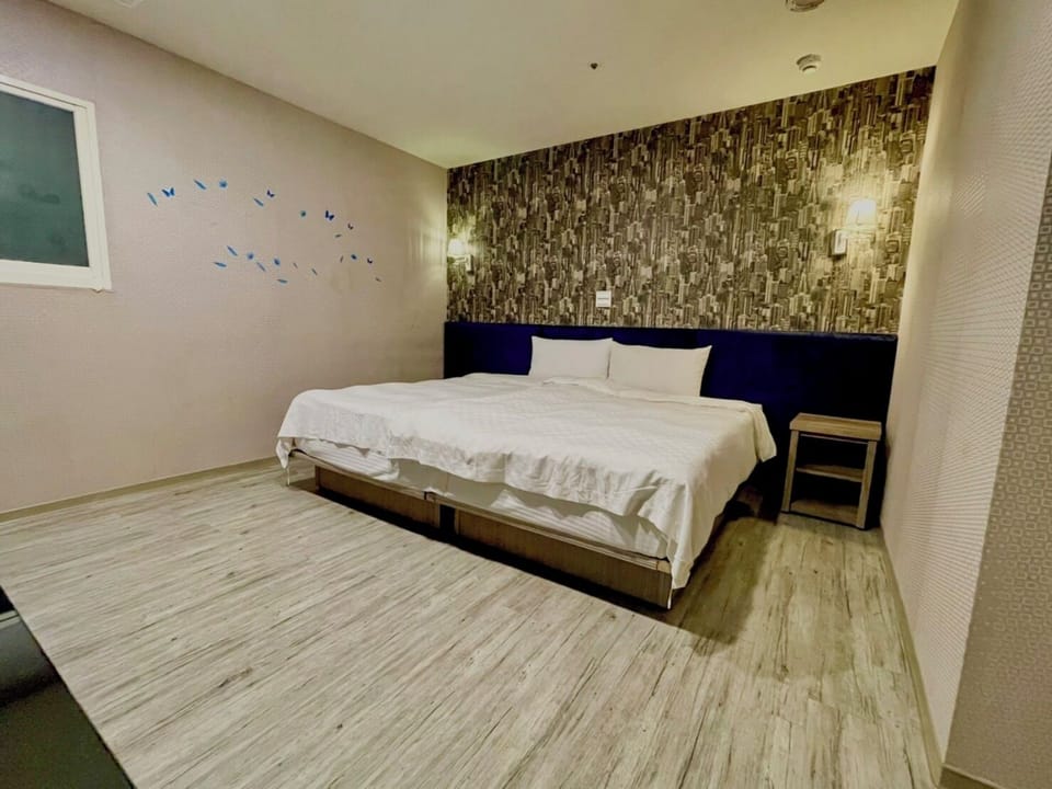 Economy Double Room, No Windows | Soundproofing, free WiFi, bed sheets