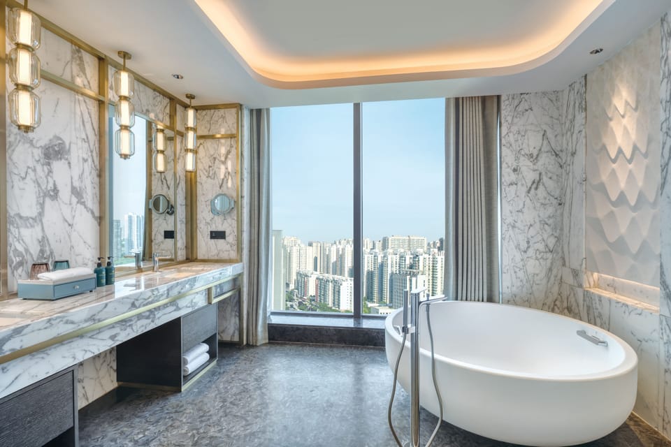 Presidential Room, 1 Queen Bed | Bathroom | Free toiletries, hair dryer, bathrobes, slippers