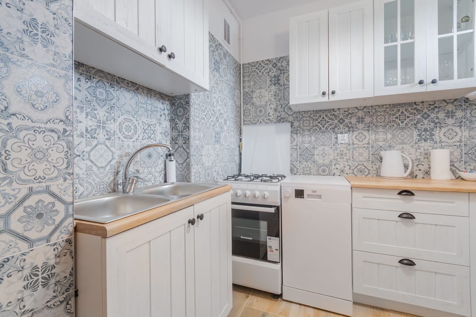 Classic Apartment | Private kitchen | Fridge, oven, stovetop, dishwasher