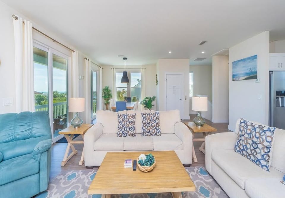 Fanta Sea - Living Room with Sofa Sleeper