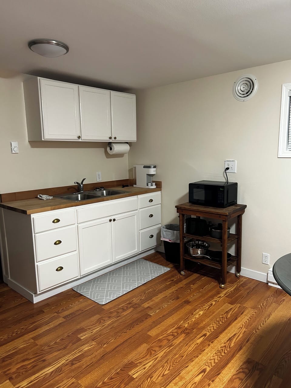 Cupboards and drawer space.