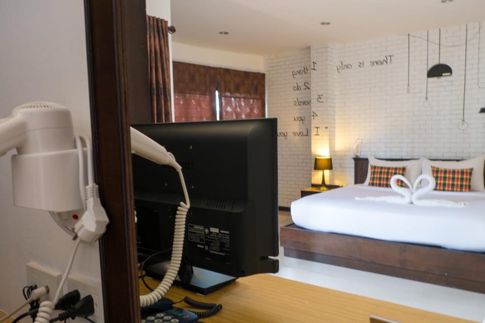 Minibar, in-room safe, free WiFi, bed sheets